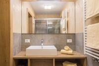 A bathroom at Rosalpina Apt 2