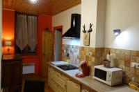 A kitchen or kitchenette at Appartement cosy montagne, centre ville de Brian&ccedil;on