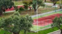Tenis a/nebo squash v ubytování Palmariva Beach Hotel nebo okolí