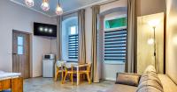 Televízia a/alebo spoločenská miestnosť v ubytovaní Apartamenty na Deptaku by Royal Aparts