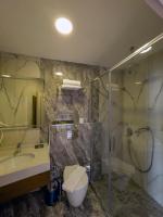 Koupelna v ubytování Martinenz Hotel