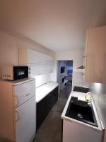 Kuchyňa alebo kuchynka v ubytovaní Ema Studio Apartman
