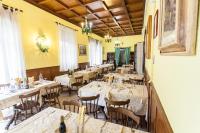 Reštaurácia alebo iné gastronomické zariadenie v ubytovaní Hotel Ristorante San Carlo
