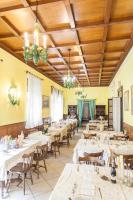 Reštaurácia alebo iné gastronomické zariadenie v ubytovaní Hotel Ristorante San Carlo