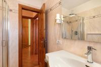 A bathroom at Chalet Meridiana Appartamento 8