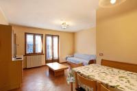 A bed or beds in a room at Chalet Meridiana Appartamento 8
