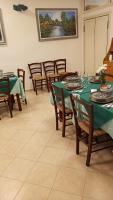 Reštaurácia alebo iné gastronomické zariadenie v ubytovaní Scano Comfort Inn