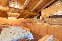 Kuchyňa alebo kuchynka v ubytovaní Chalet Meridiana Appartamento 11