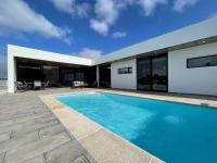 Bazén v ubytovaní Eslanzarote Eco Villa Tony, heated pool, jacuzzi, Sat tv, Super wifi alebo v jeho blízkosti