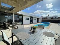 Bazén v ubytovaní Eslanzarote Eco Villa Tony, heated pool, jacuzzi, Sat tv, Super wifi alebo v jeho blízkosti