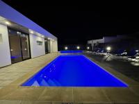 Bazén v ubytovaní Eslanzarote Eco Villa Tony, heated pool, jacuzzi, Sat tv, Super wifi alebo v jeho blízkosti