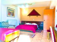 Posteľ alebo postele v izbe v ubytovaní delphi aiolos center hotel panoramic view&yoga harmony hotel&rooms