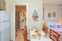 A kitchen or kitchenette at il giardino