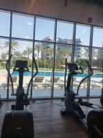 Fitness centrum a/nebo fitness zařízení v ubytování Cozy 1-bedroom apartment in Dubai South with Pool