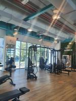 Fitness centrum a/nebo fitness zařízení v ubytování Cozy 1-bedroom apartment in Dubai South with Pool