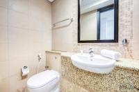 Koupelna v ubytování Holiday Escape Luxe 1BR Near Metro in DIFC by Deluxe Holiday Homes