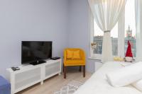 TV a/nebo společenská místnost v ubytování Platinum Tartaczna Apartments by Noclegi Renters