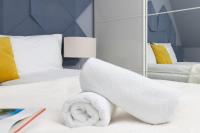 Postel nebo postele na pokoji v ubytování Platinum Tartaczna Apartments by Noclegi Renters