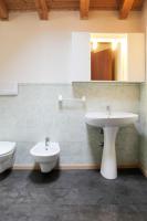 Łazienka w obiekcie Apartment La Tartufaia-6 by Interhome