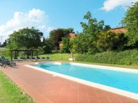 Bazén v ubytovaní Holiday Home Borgo del Papa by Interhome alebo v jeho blízkosti