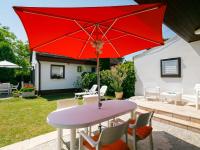 Vonkajšia záhrada v ubytovaní Holiday Home Suzy by Interhome