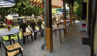 Restauracja lub miejsce do jedzenia w obiekcie Ádám Vendégház