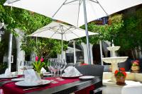 A restaurant or other place to eat at Alborán Algeciras