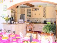 A kitchen or kitchenette at Villa Bambi