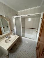 A bathroom at Precioso adosado con parking a 100 metros de la playa