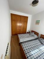 A bed or beds in a room at Precioso adosado con parking a 100 metros de la playa