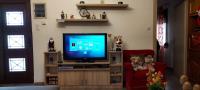 Telewizja i/lub zestaw kina domowego w obiekcie Barbie-House