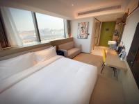 lyf Xi'an Dayanta by Ascott free gym & self-service free laundry roomにあるベッド