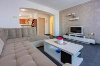 Televízia a/alebo spoločenská miestnosť v ubytovaní Apartments FILIP