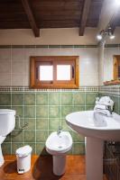 A bathroom at Home2Book Las Mimbreras