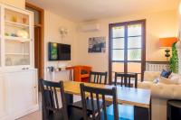 A television and/or entertainment centre at La Casa Sul Porto - Italian Homing