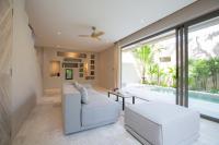 Ein Sitzbereich in der Unterkunft Cielo Boutique Hotel & Spa Samui