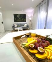 a tray of fruit on a table in a living room at Sélina by Les Suites d&#39;Alfred in Saint-Denis