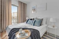 Ein Bett oder Betten in einem Zimmer der Unterkunft Waterlane Riverside - SPA, Pool, Gym &amp; Parking by Downtown Apartments