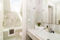 Kúpeľňa v ubytovaní ELD2- Luxury 3 Bedroom Penthouse in Nueva Andalucia