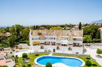 Bazén v ubytovaní ELD2- Luxury 3 Bedroom Penthouse in Nueva Andalucia alebo v jeho blízkosti