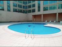 Bazén v ubytování Havana Holiday Homes in Al Garhoud nebo v jeho okolí