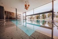 Bazén v ubytovaní Panoramahotel Am Sonnenhang alebo v jeho blízkosti
