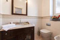 Kúpeľňa v ubytovaní Duomo Seaside Deluxe Apartment by Ortigia Apartments