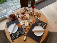 マウテルンドルフにあるMesnerhaus & Gourmetrestaurant Mesnerhaus mit 4 Haubenの食器