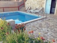 Bazén v ubytovaní Holiday Home Juraj by Interhome alebo v jeho blízkosti