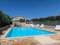 Bazén v ubytovaní Holiday Home Camp Marko-1 by Interhome alebo v jeho blízkosti