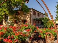 A garden outside Apartment Viola by Interhome