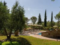 A garden outside Apartment Viola by Interhome