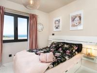 Postel nebo postele na pokoji v ubytování Holiday Home Melon by Interhome