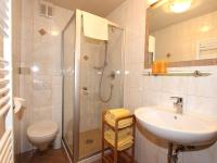 Kúpeľňa v ubytovaní Holiday Home Zeller by Interhome